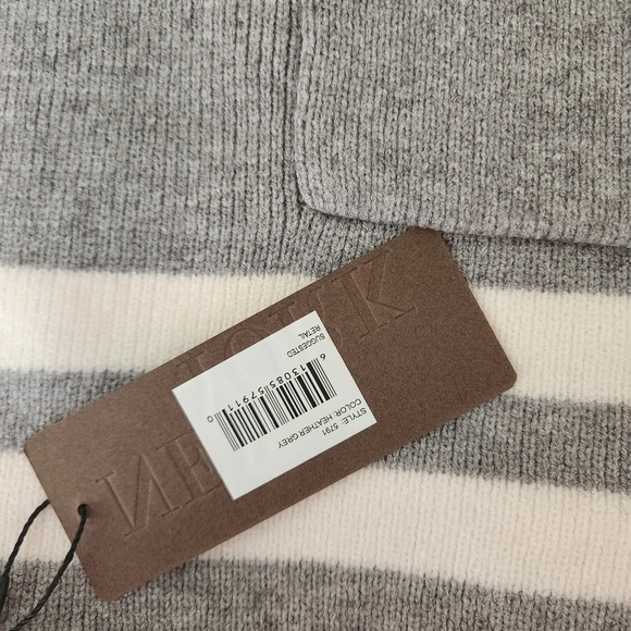 MODENA Gray Ruana Scarf - Picture 5 of 5